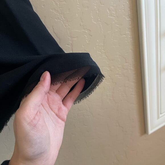 Halogen Raw Edge Black V Neck Sleeveless Top - Picture 5 of 8